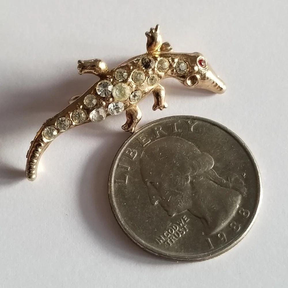 Vintage tiny lizard